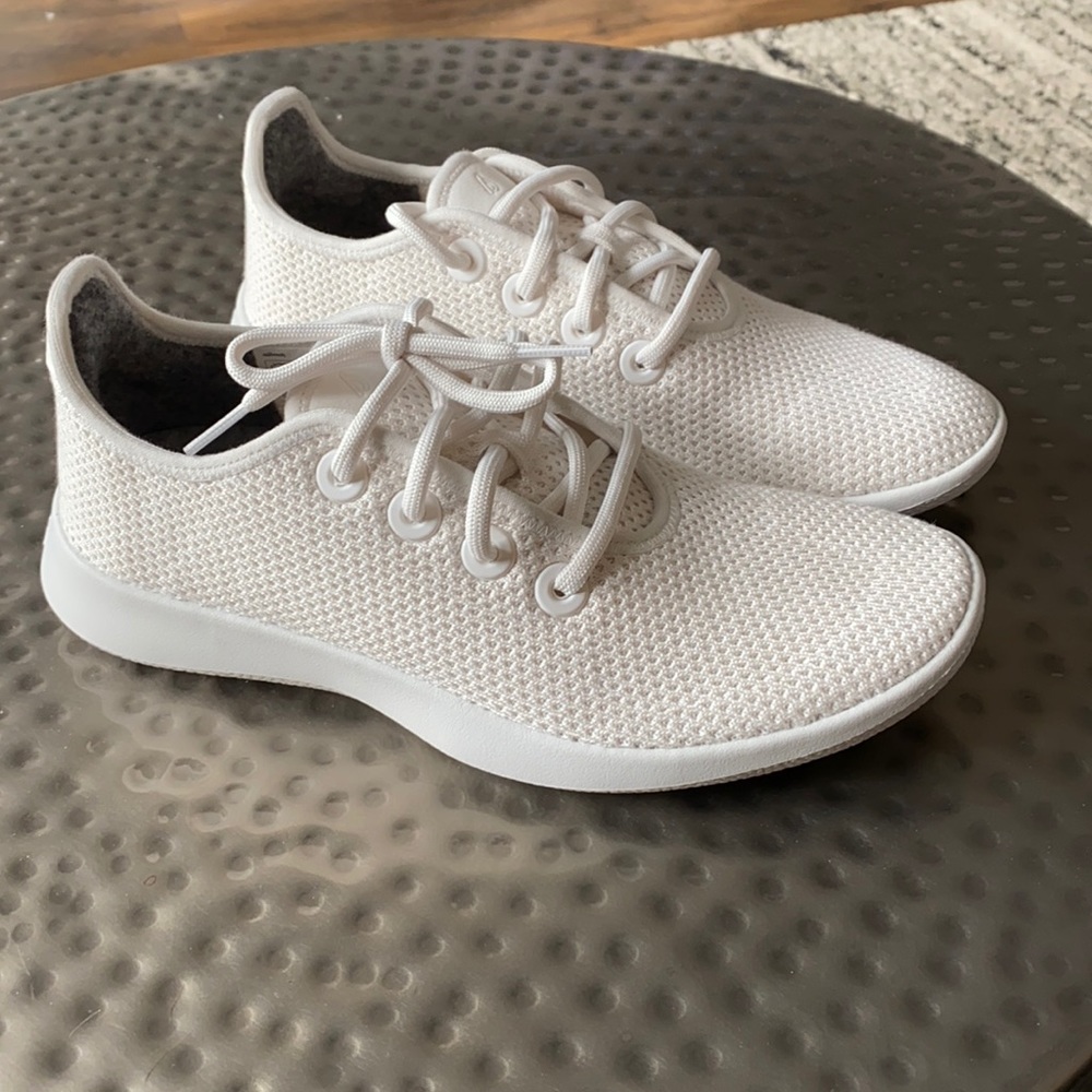 Allbirds Women Tree Runners Size 8- chalk white